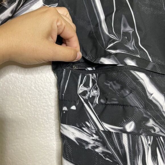 Nike SHIELD Jacket Medium Full-Zip Running Black Mesh Panel Hide Away Hooded - Picture 8 of 15